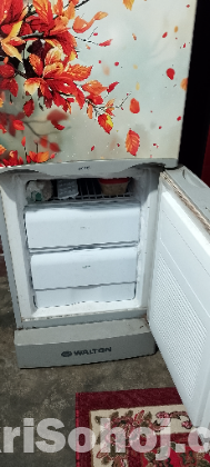 পুরাতন রেফ্রিজারেটর (Walton )বিক্রয় হবে